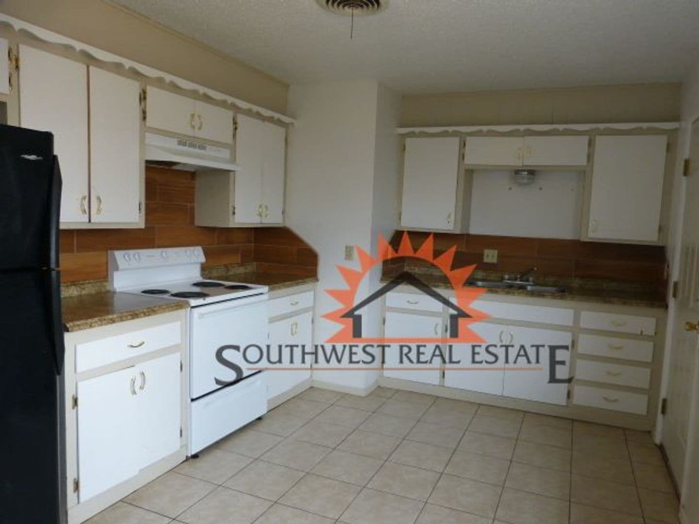Clovis House: 533 Circle Dr.