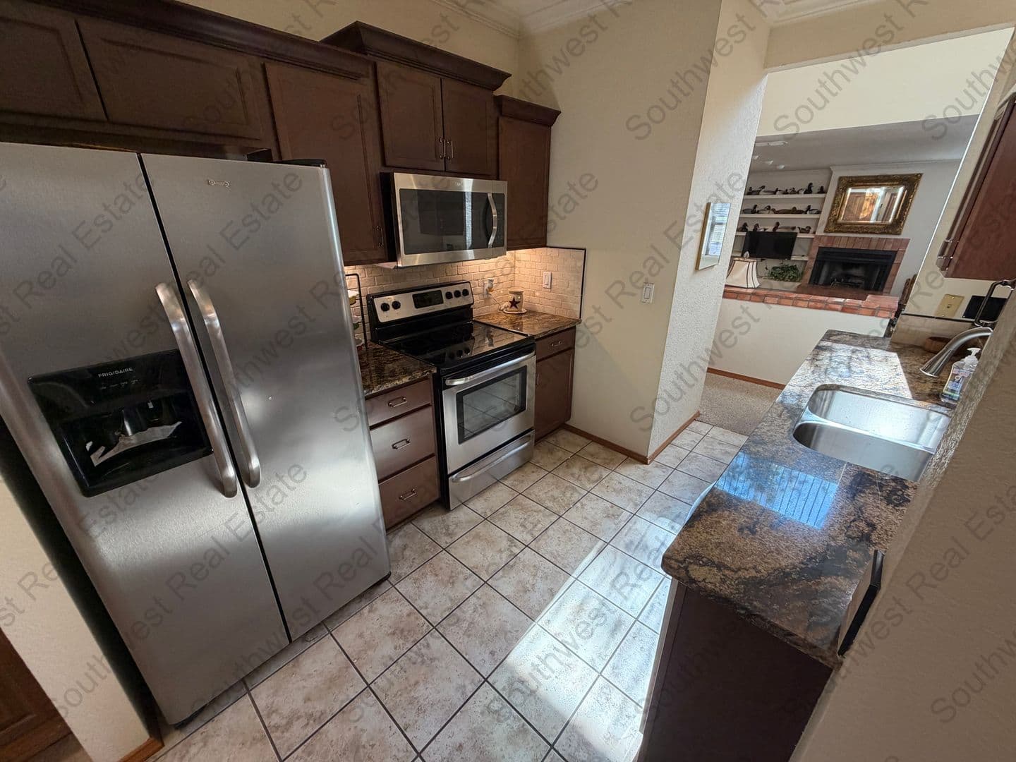 Clovis House: 1206 Colonial Parkway