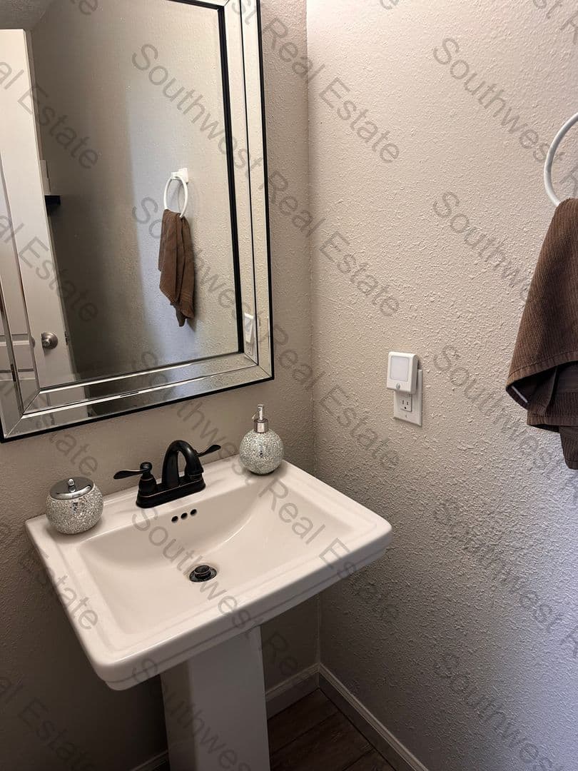Clovis Condo: 3508 B Adenmor