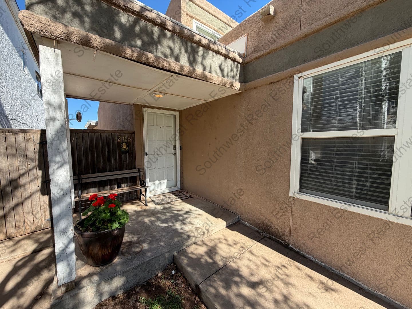 Clovis House: 1206 Colonial Parkway