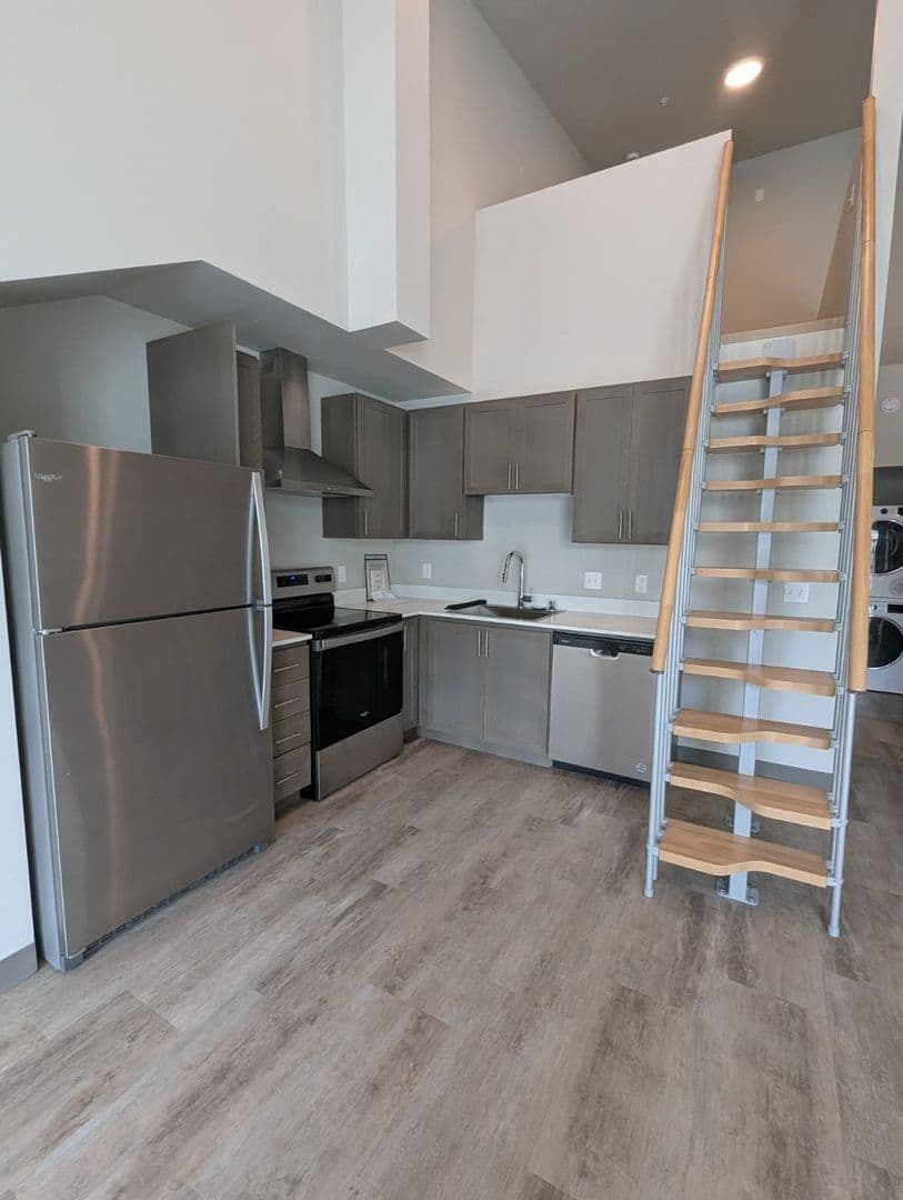 Bellingham Apartment: 1305 Harris Ave