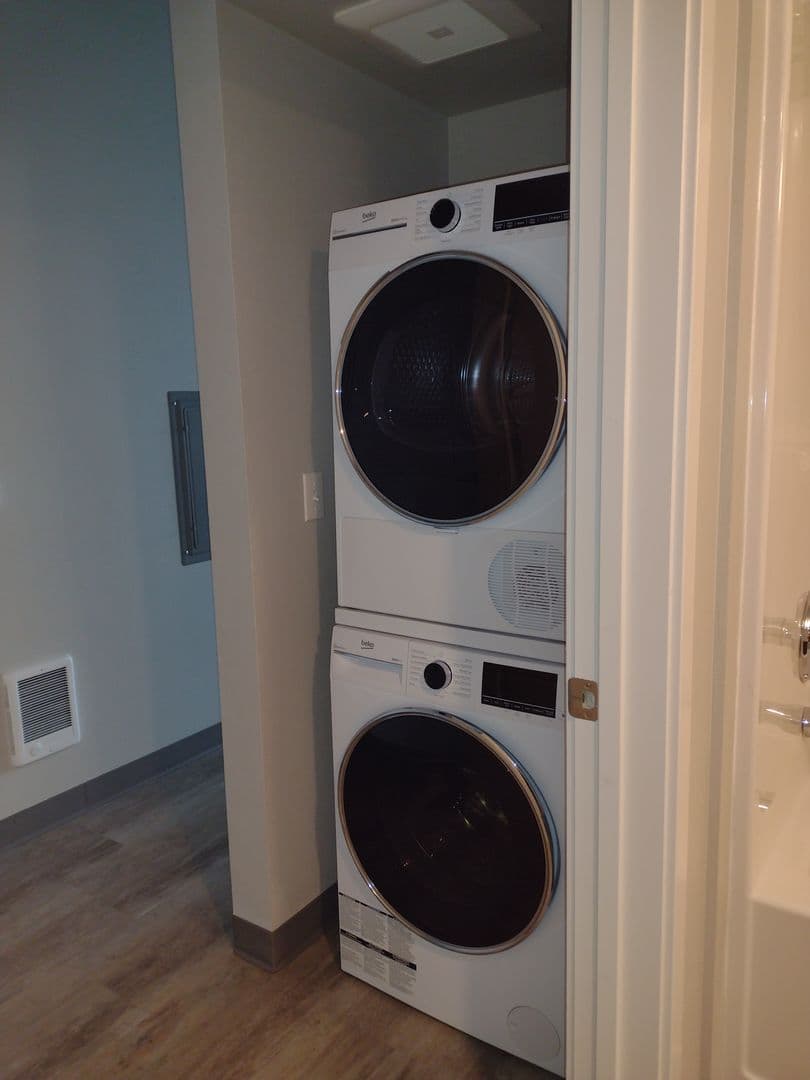 Bellingham Apartment: 1305 Harris Ave