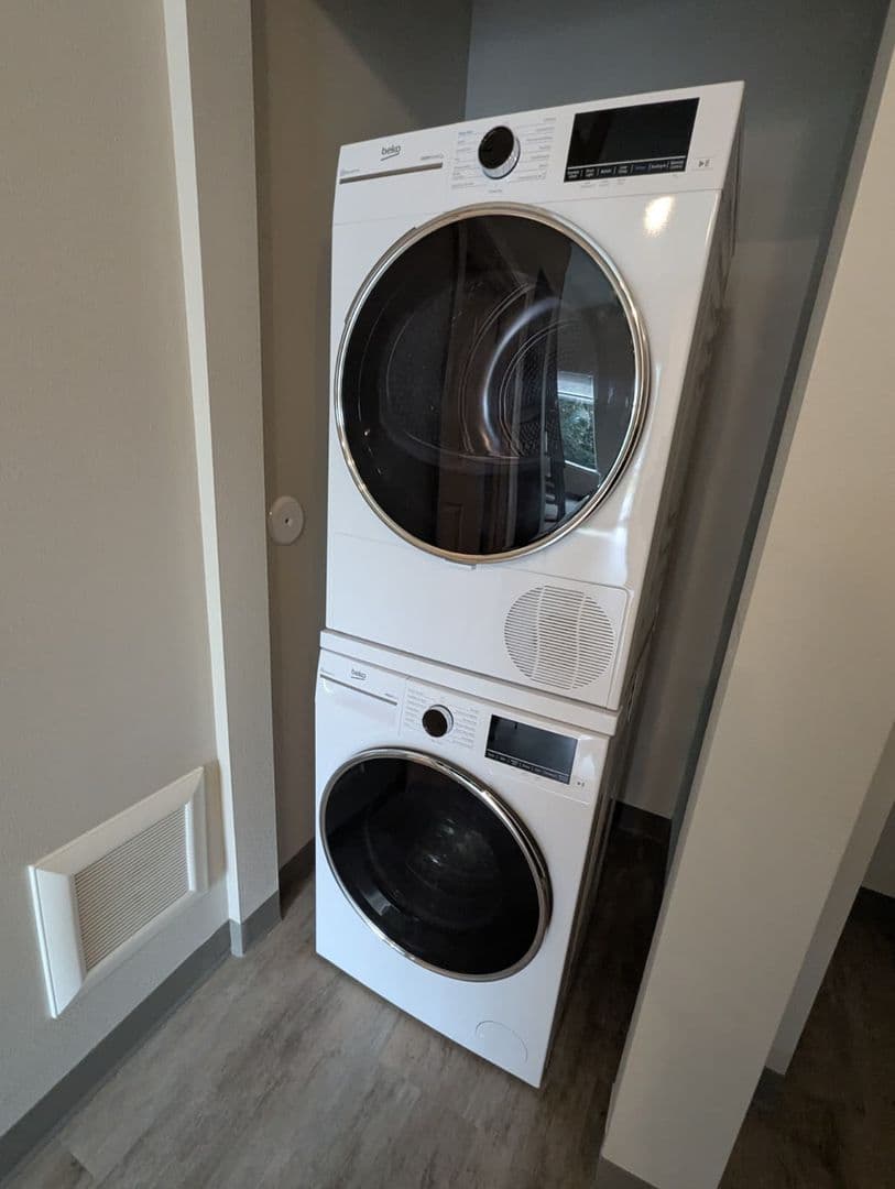 Bellingham Apartment: 1305 Harris Ave
