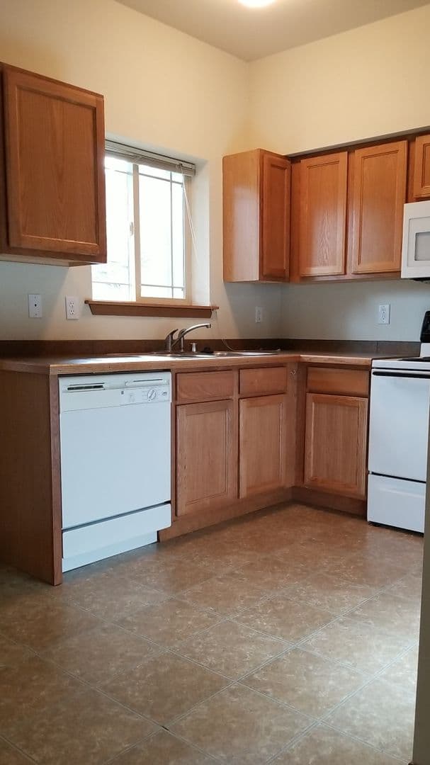 Bellingham Apartment: 4101-4115 Consolidation Ave