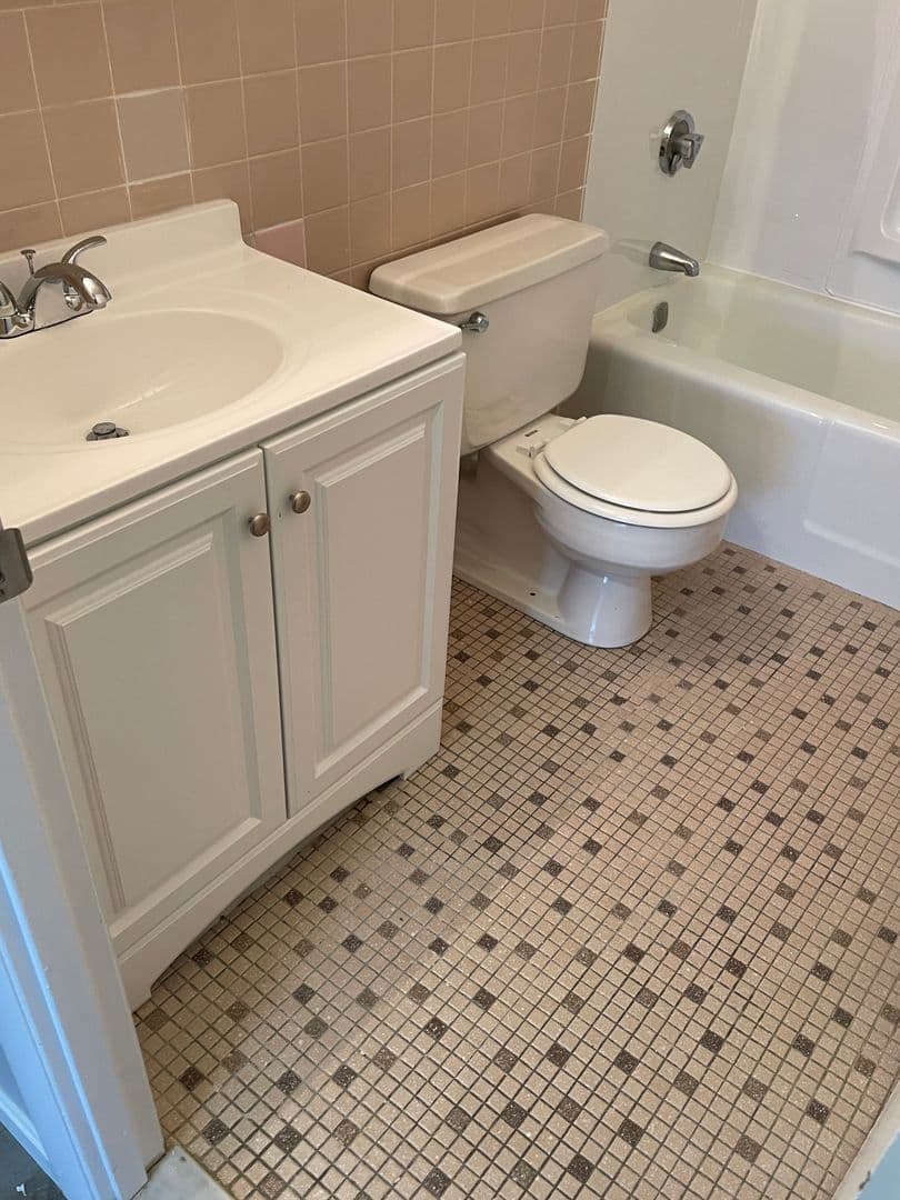 Arlington Apartment: 60 Pleasant Street