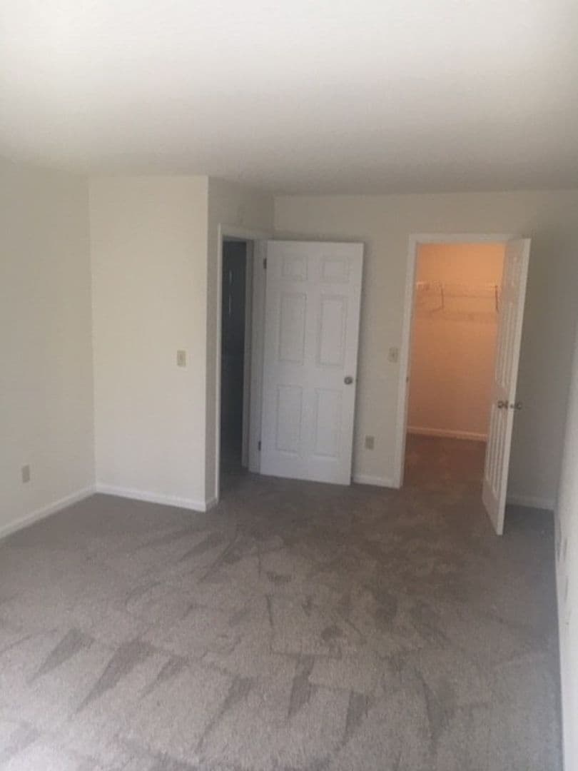 Vineland Condo: 3001 E Chestnut Ave