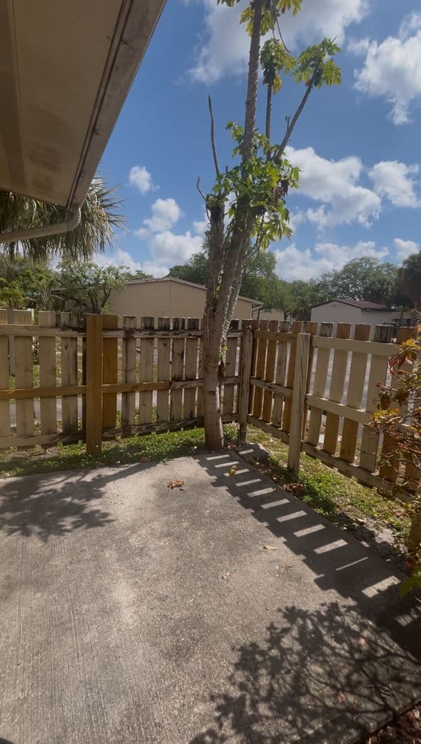 Tamarac Apartment: 10000-10163 Nob Hill Circle