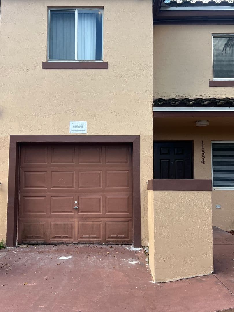 Coral Springs Apartment: 11584 NW 39th Street