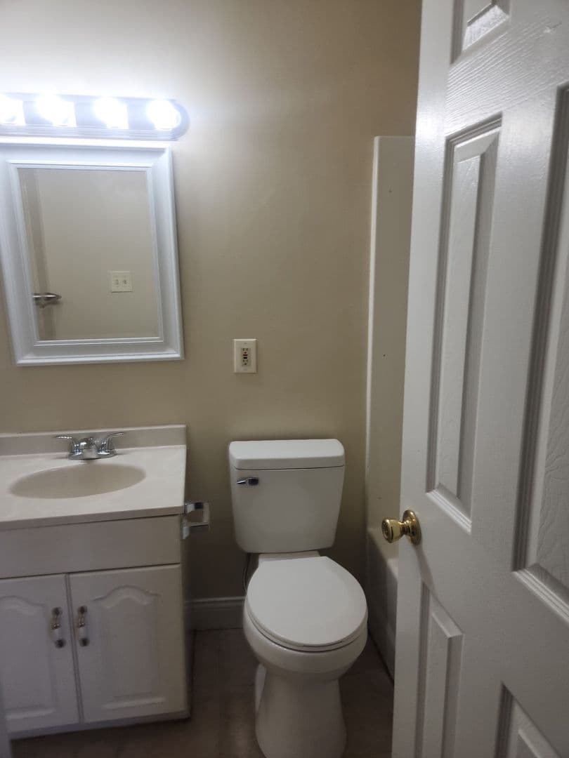 Cincinnati Apartment: 2237 Francis Lane