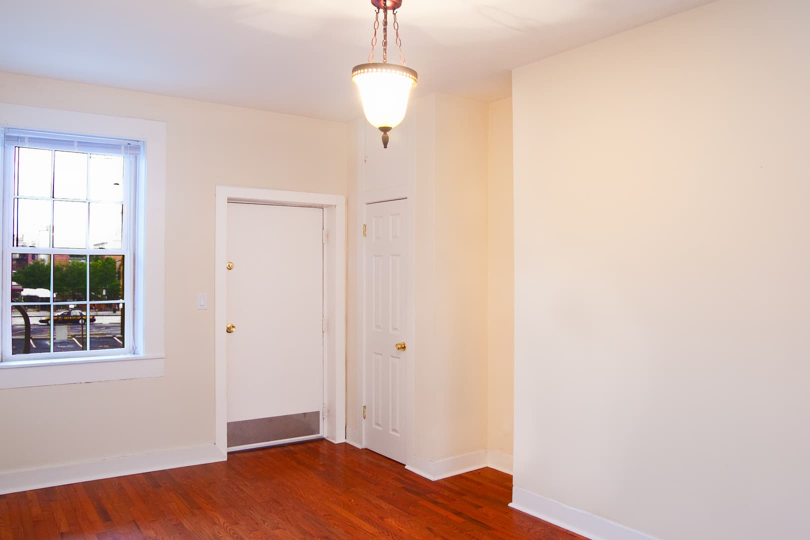Cincinnati Apartment: 1121-23 Broadway St