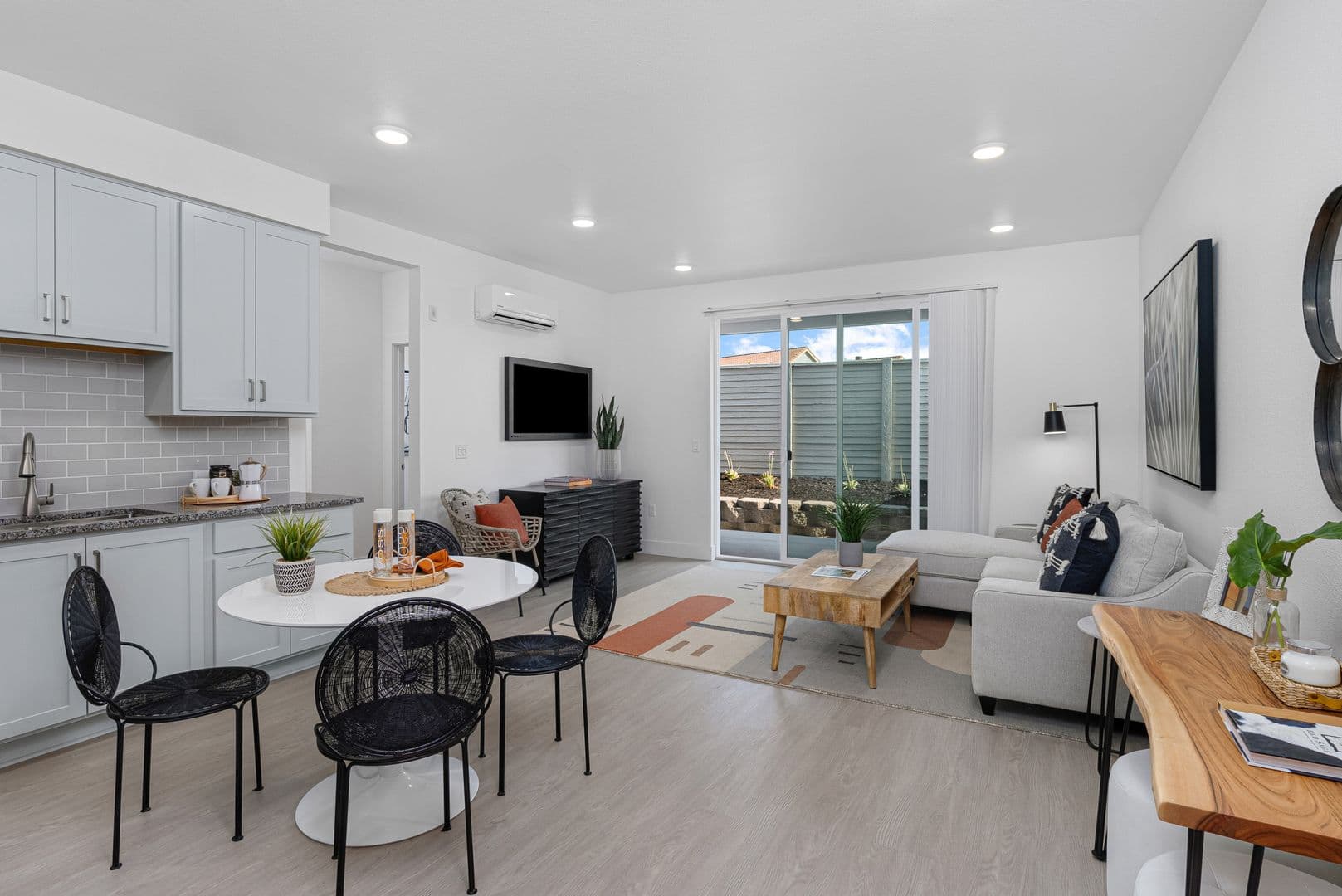 Santa Rosa Apartment: 4034 Alexander David Court & 129-159 Dana Carlton Lane