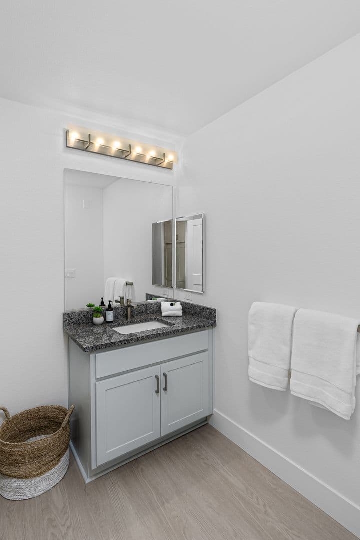 Santa Rosa Apartment: 4034 Alexander David Court & 129-159 Dana Carlton Lane