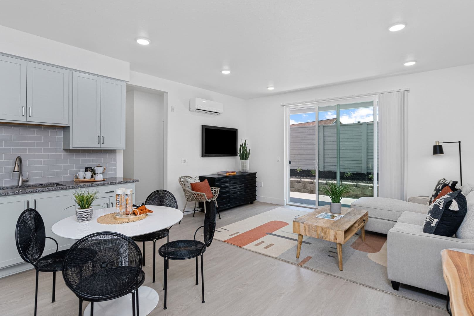Santa Rosa Apartment: 4034 Alexander David Court & 129-159 Dana Carlton Lane