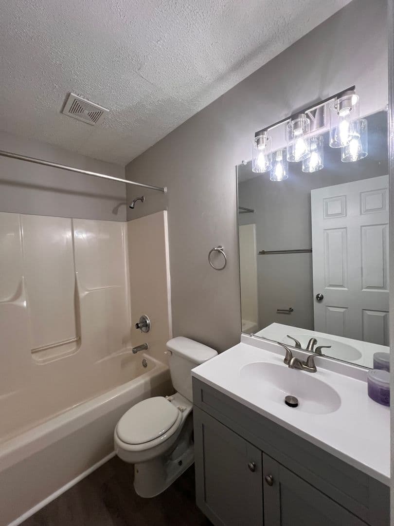 Louisville Apartment: 2817 Greenwood Ave