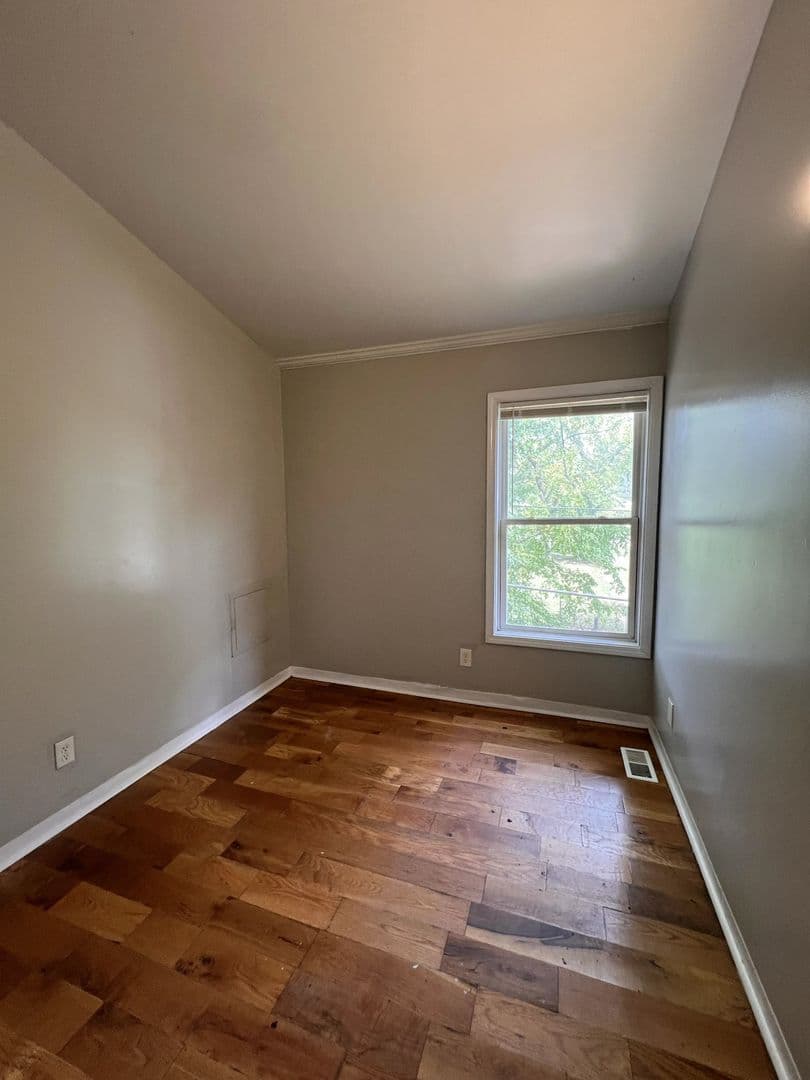 Louisville Apartment: 2820 Divinity Lane