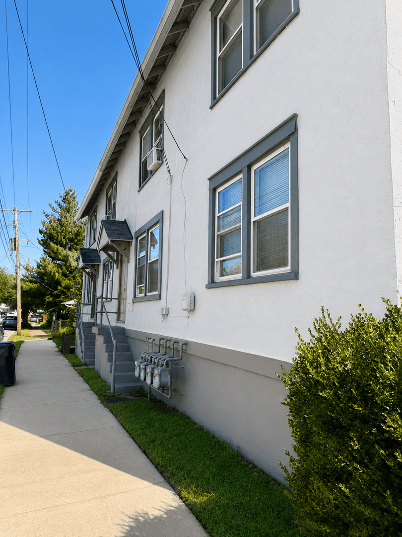 Louisville Apartment: 2441 St. Xavier Street