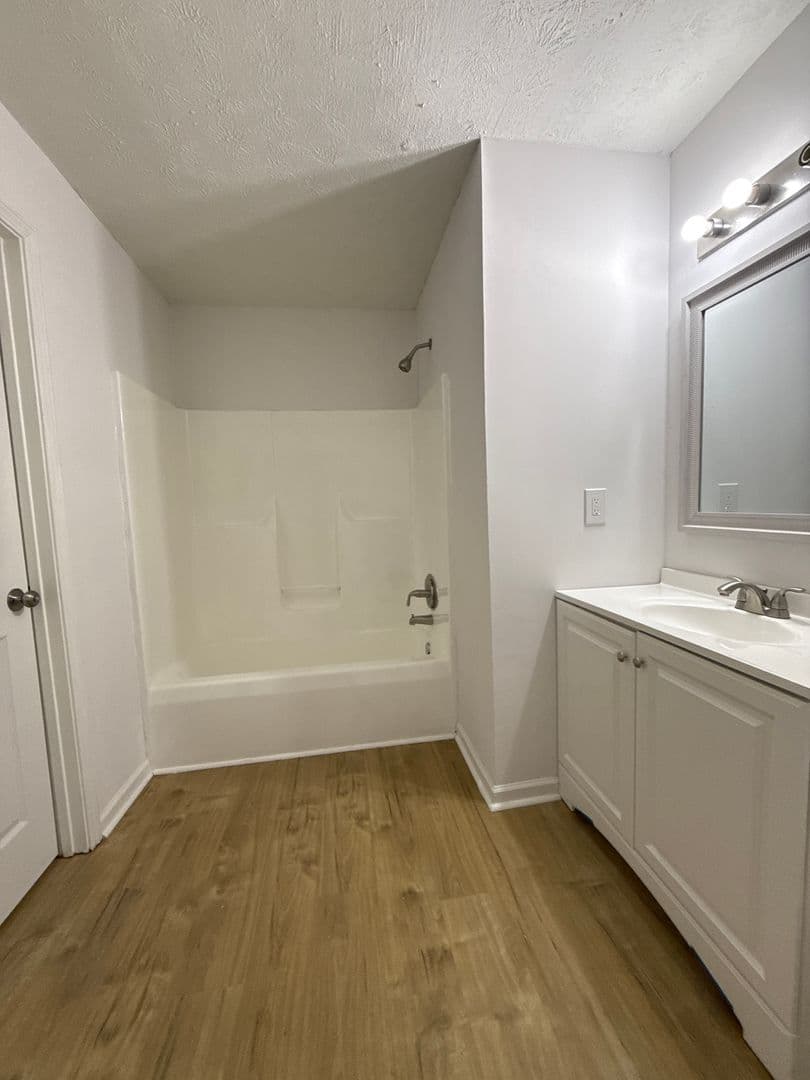 Louisville Apartment: 1723 W Kentucky Street