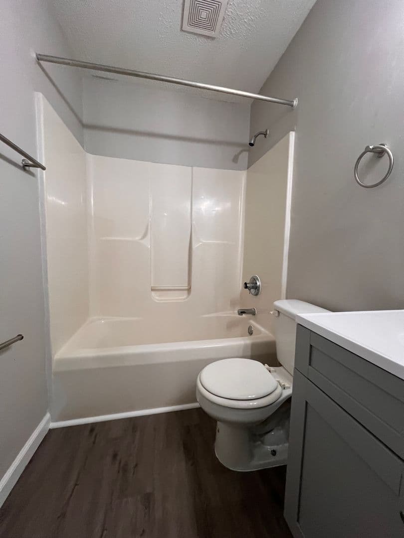 Louisville Apartment: 2817 Greenwood Ave