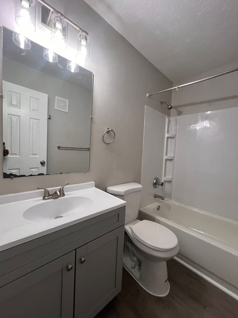 Louisville Apartment: 2817 Greenwood Ave