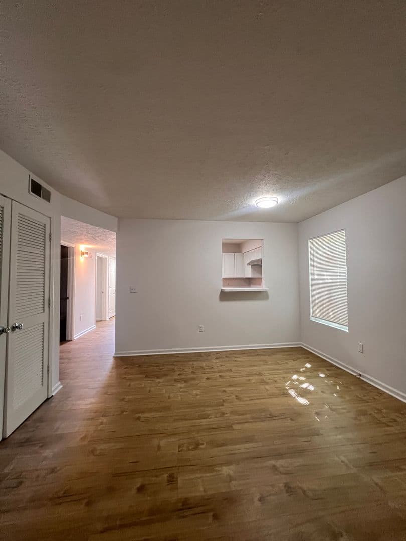 Louisville Apartment: 1723 W Kentucky Street