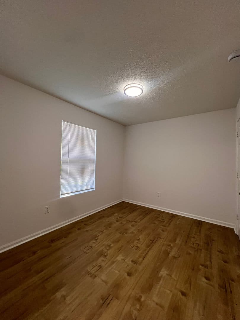 Louisville Apartment: 1723 W Kentucky Street