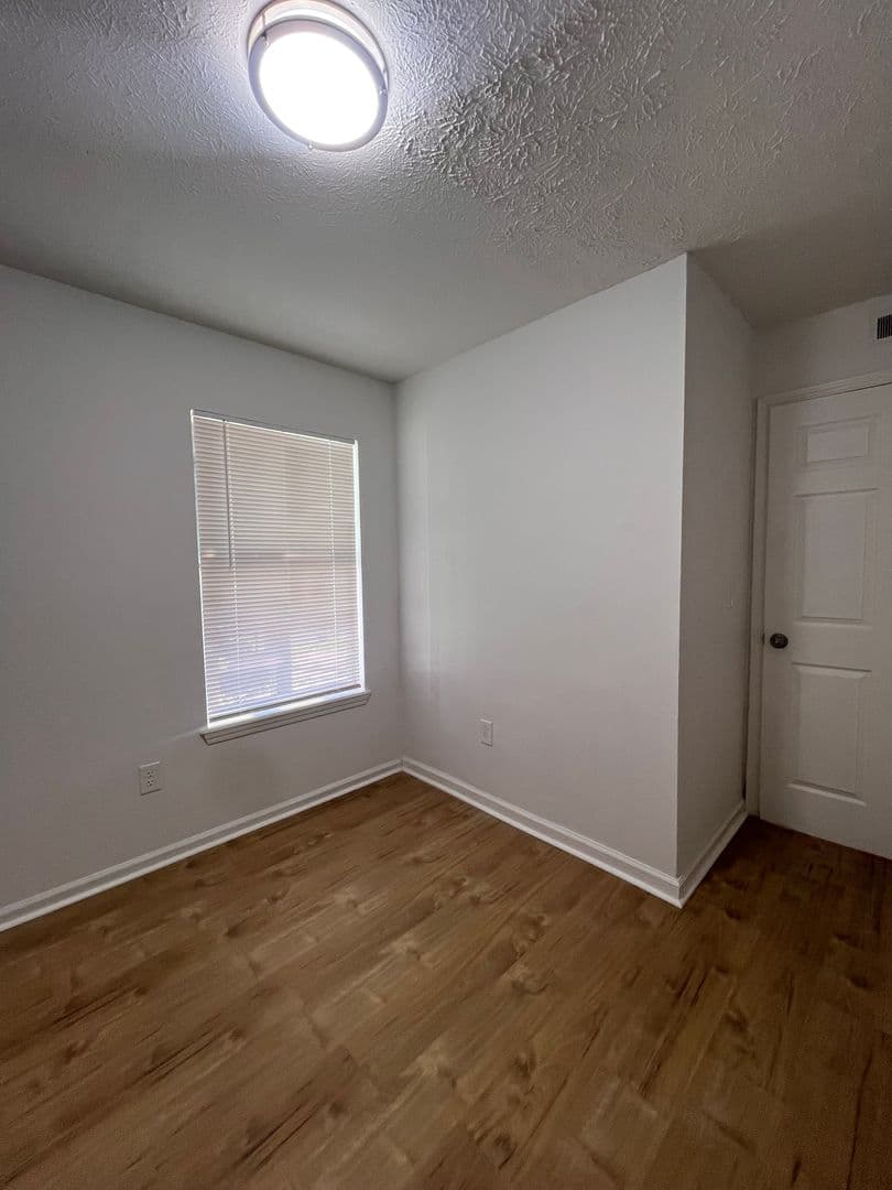 Louisville Apartment: 1723 W Kentucky Street