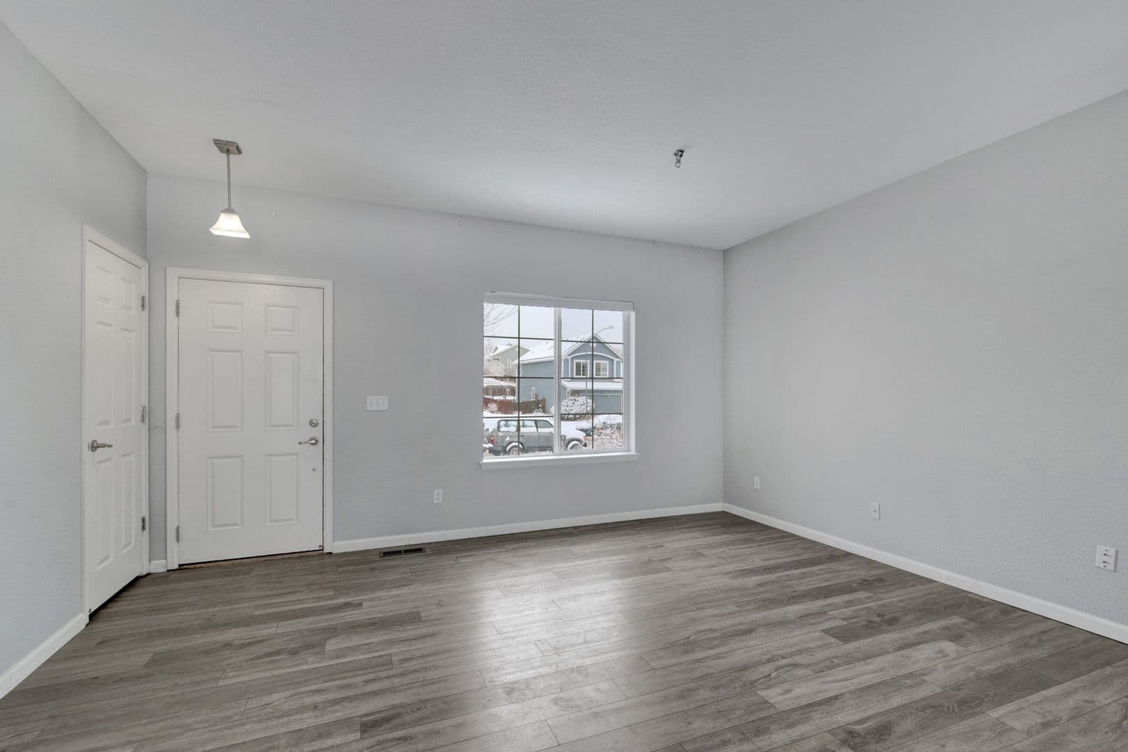 Fountain House: 7838 Creekfront Drive