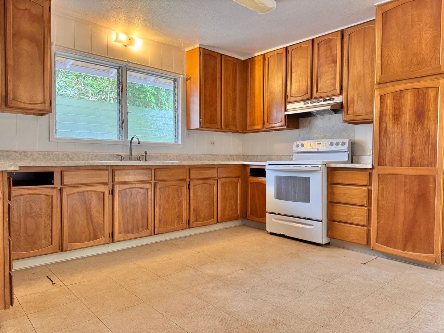 Kapaa Apartment: Nonou Road