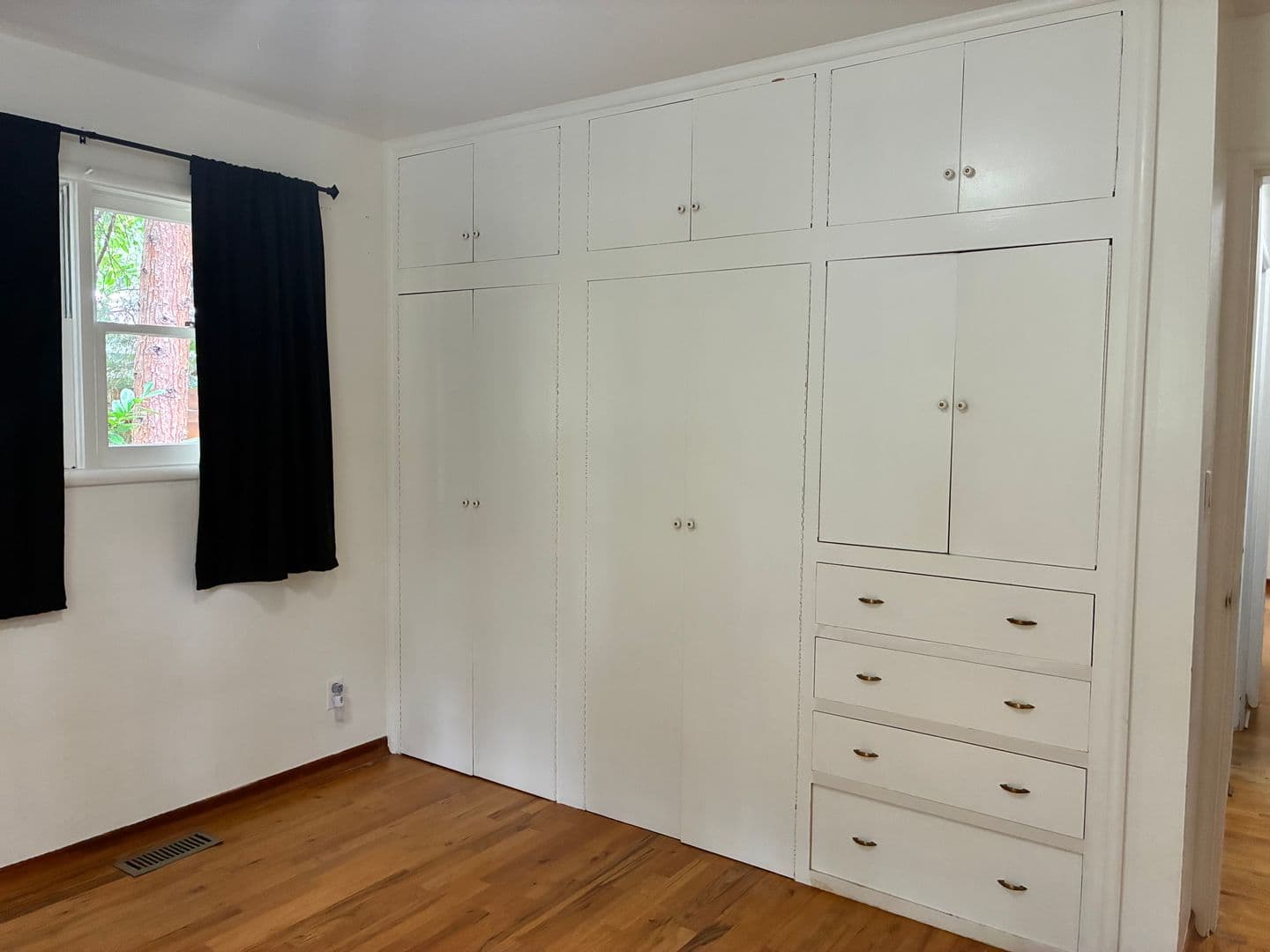 Medford House: 3333 Madrona Lane