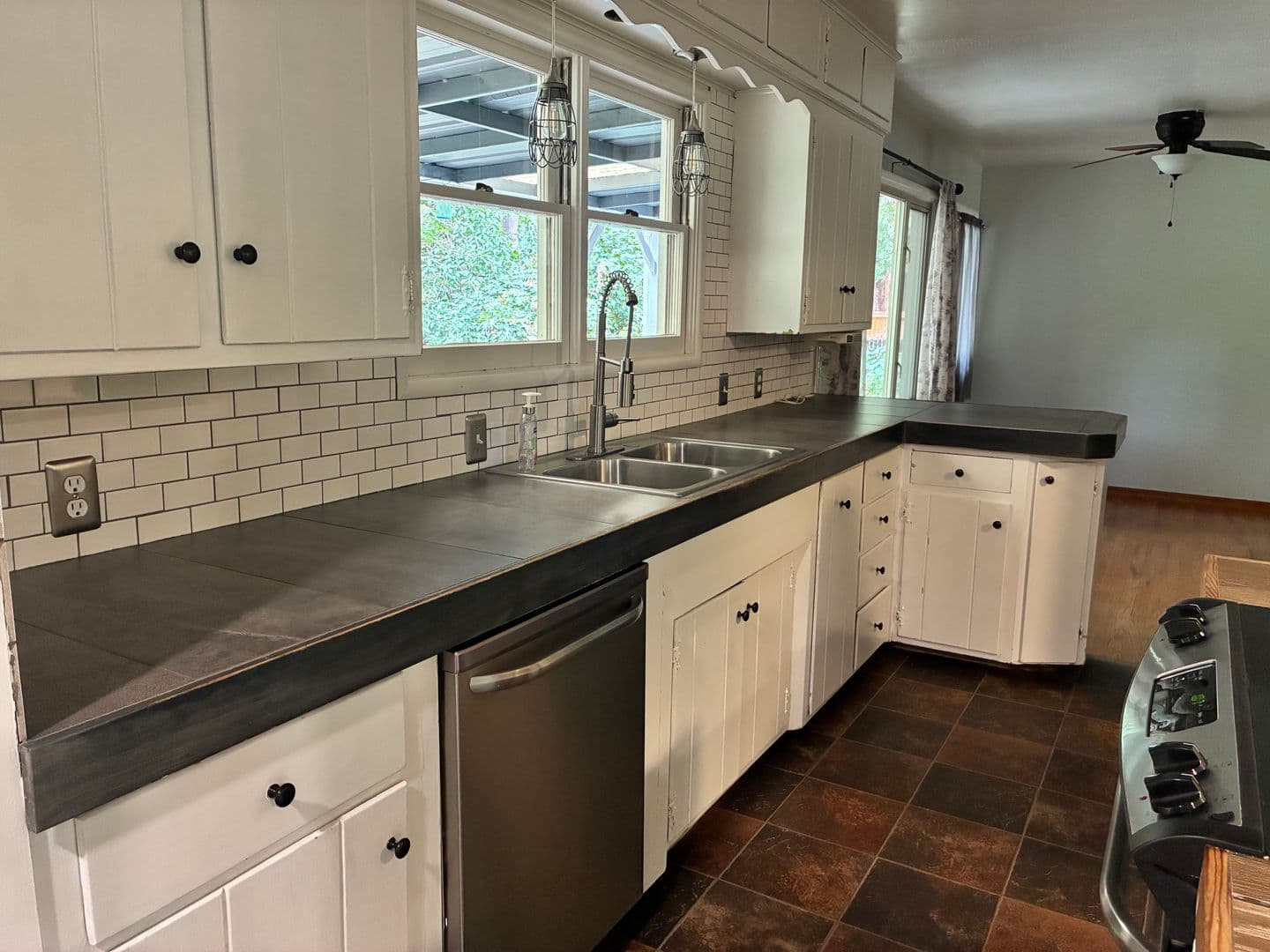 Medford House: 3333 Madrona Lane