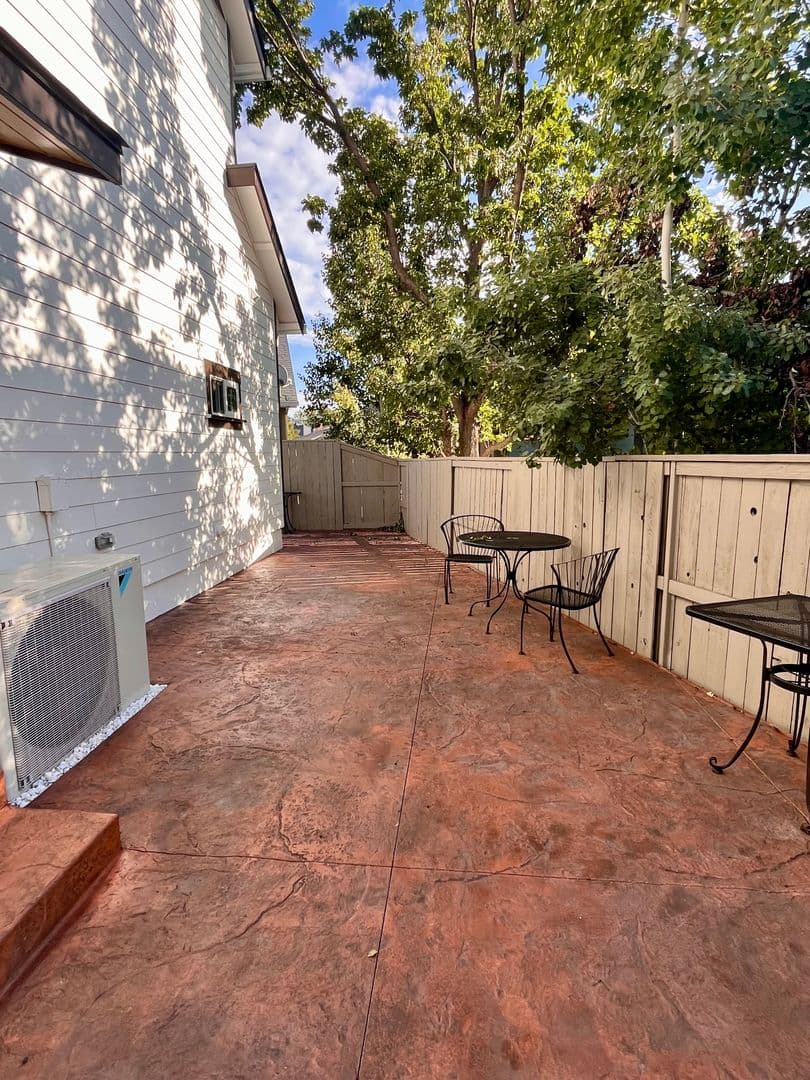 Medford House: 1184 Rutherford #B