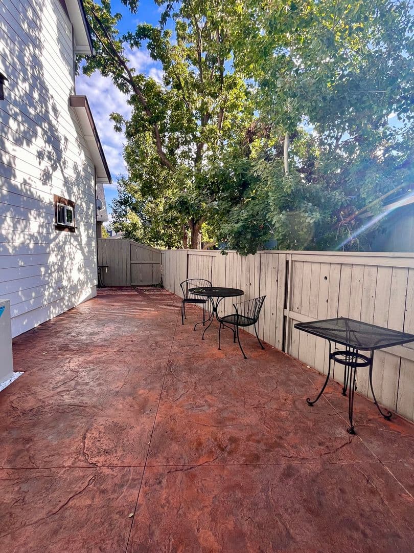 Medford House: 1184 Rutherford #B