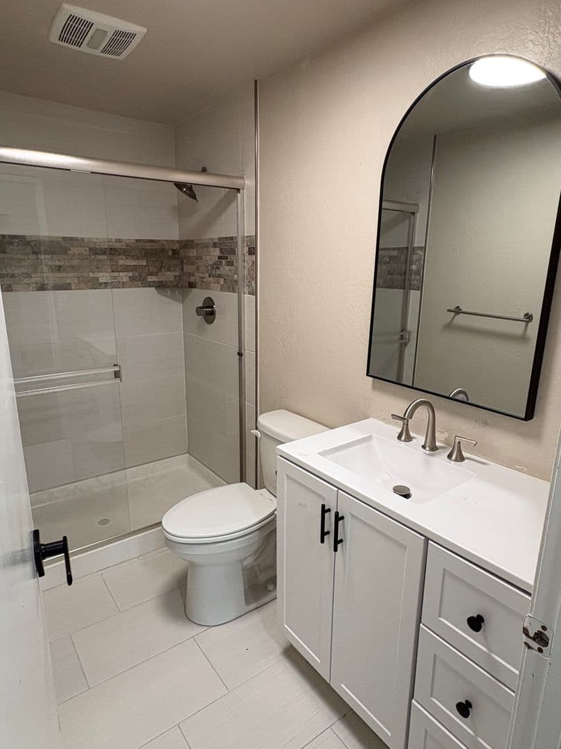 Medford Apartment: 3121 Table Rock Rd