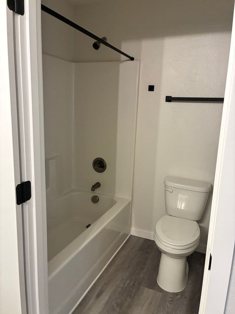 Medford Apartment: 1989 Sky Park Dr