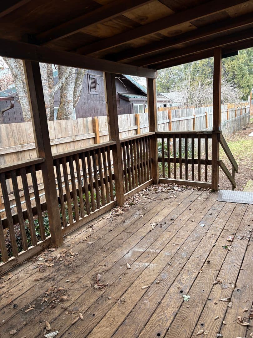 Butte Falls House: 251 Cedar St