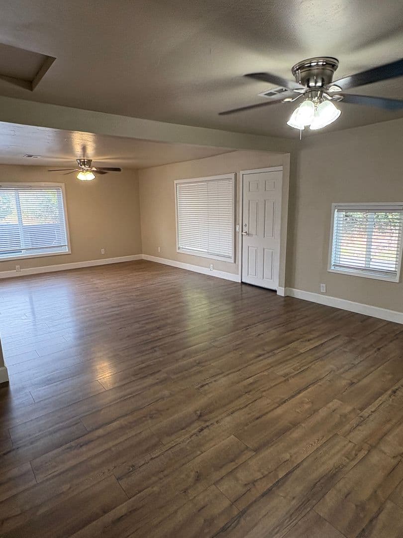 Medford Apartment: 3121 Table Rock Rd