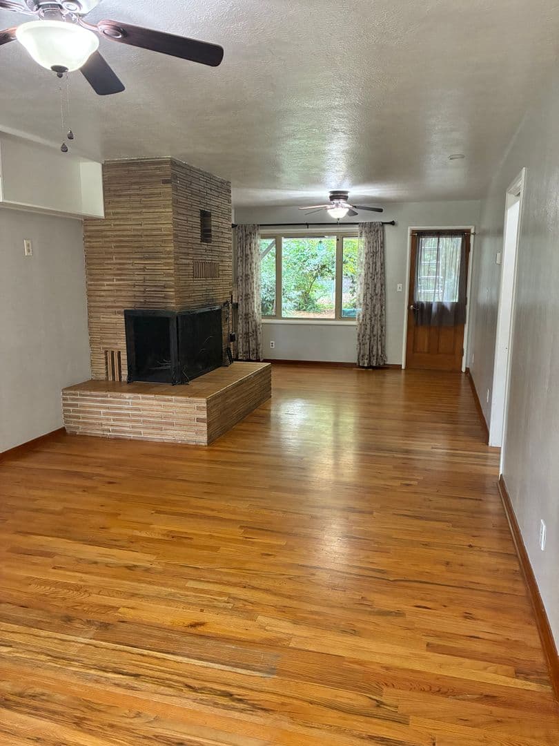 Medford House: 3333 Madrona Lane
