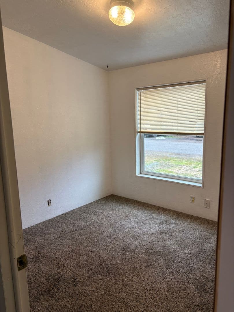 Butte Falls House: 251 Cedar St