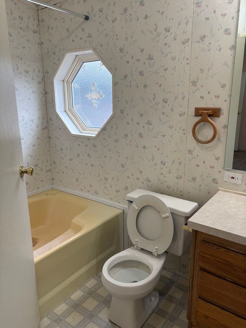 Butte Falls House: 251 Cedar St