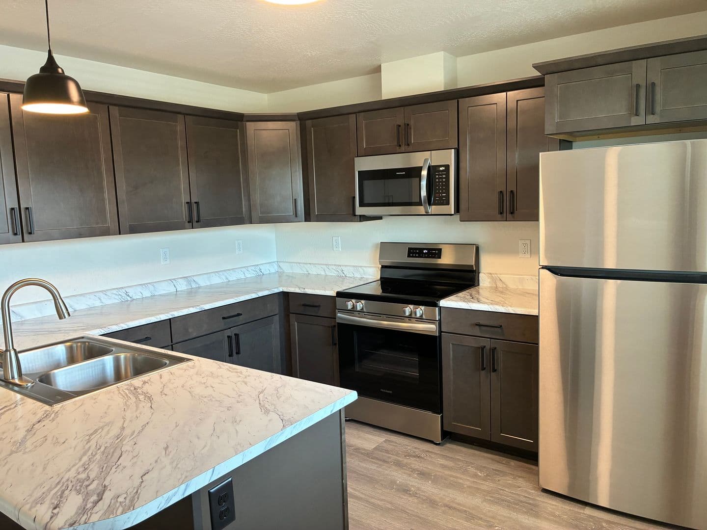 Medford Apartment: 1989 Sky Park Dr