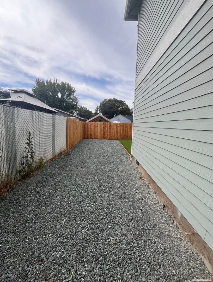 Eagle Point Multiplex: 613 St Thomas Lane