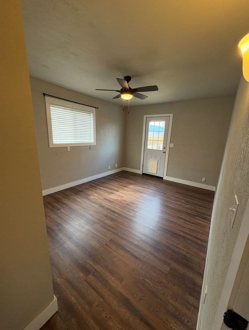 Central Point House: 5223 Gebhard Rd