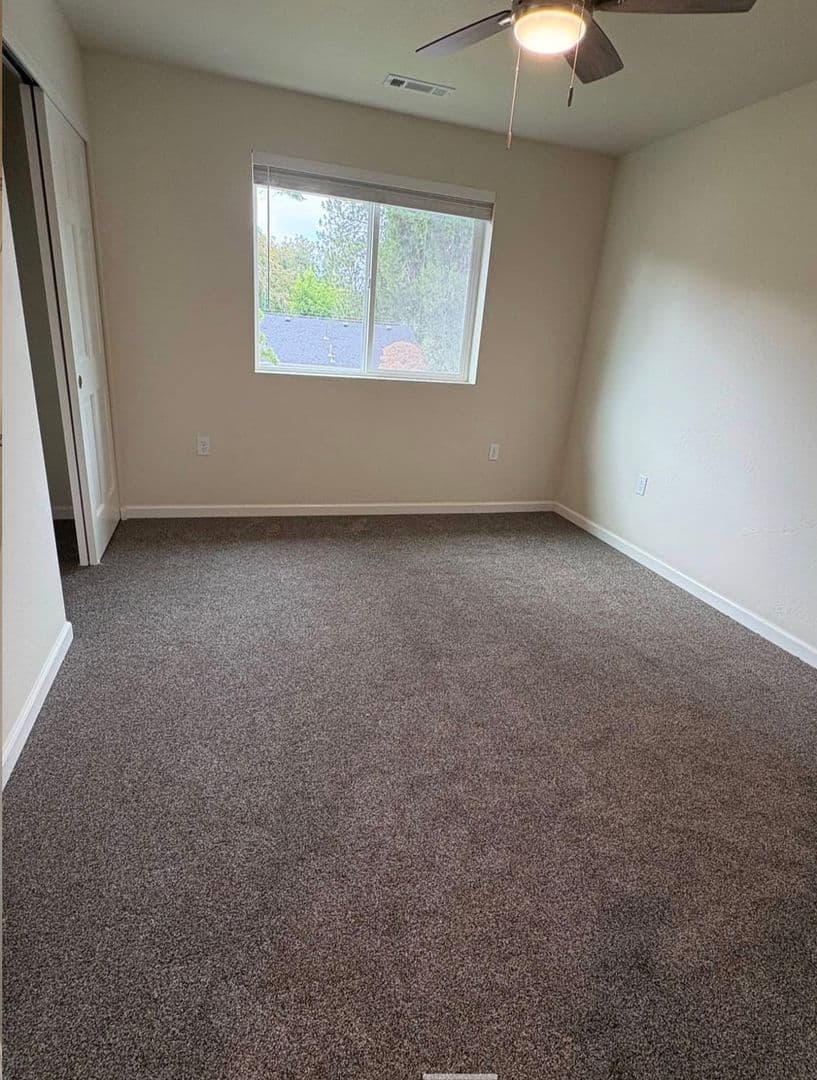Eagle Point Multiplex: 613 St Thomas Lane