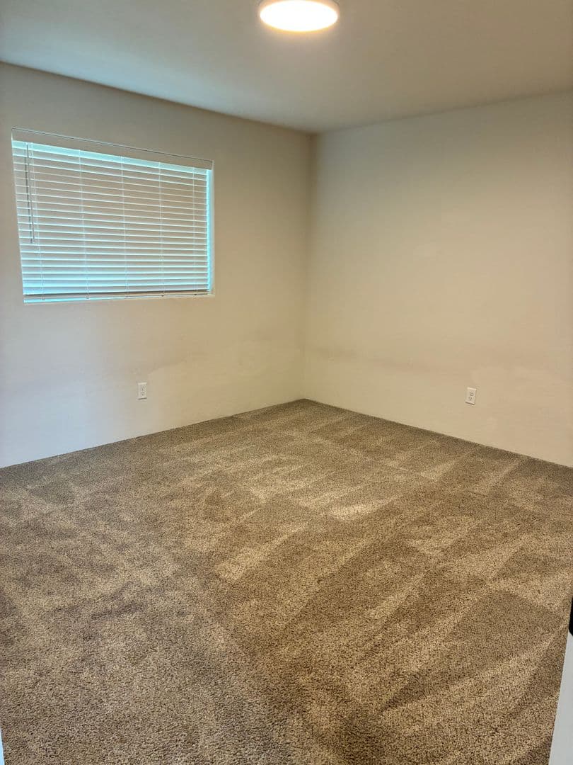 Medford Apartment: 1989 Sky Park Dr
