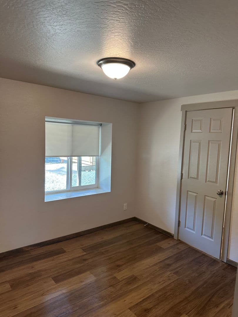 Gold Hill Apartment: 5333 Rogue River Hwy.