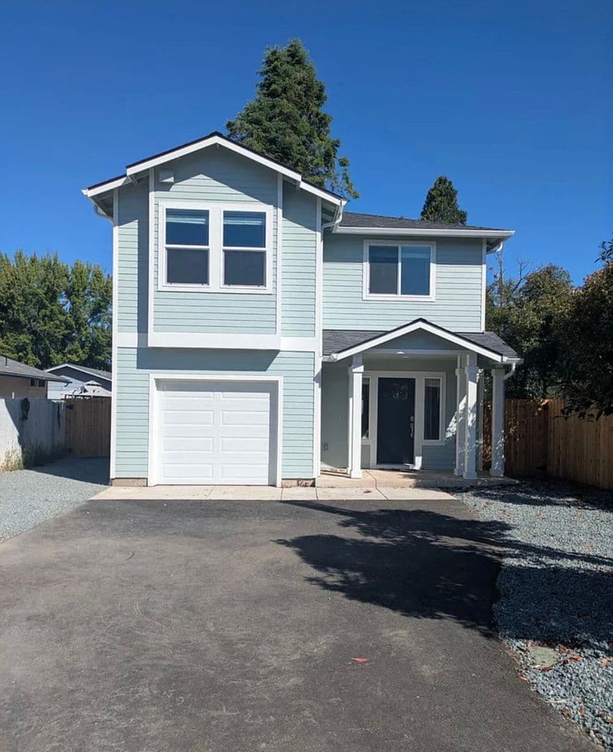 Eagle Point Multiplex: 613 St Thomas Lane