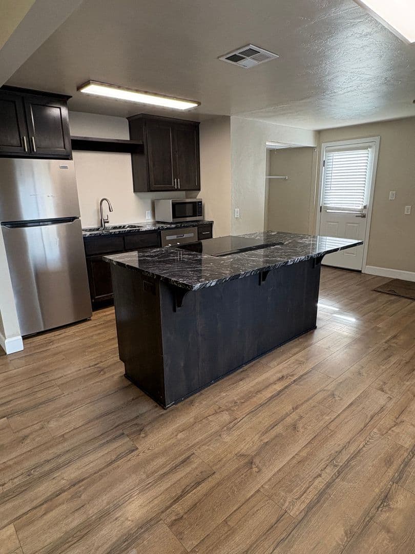 Medford Apartment: 3121 Table Rock Rd