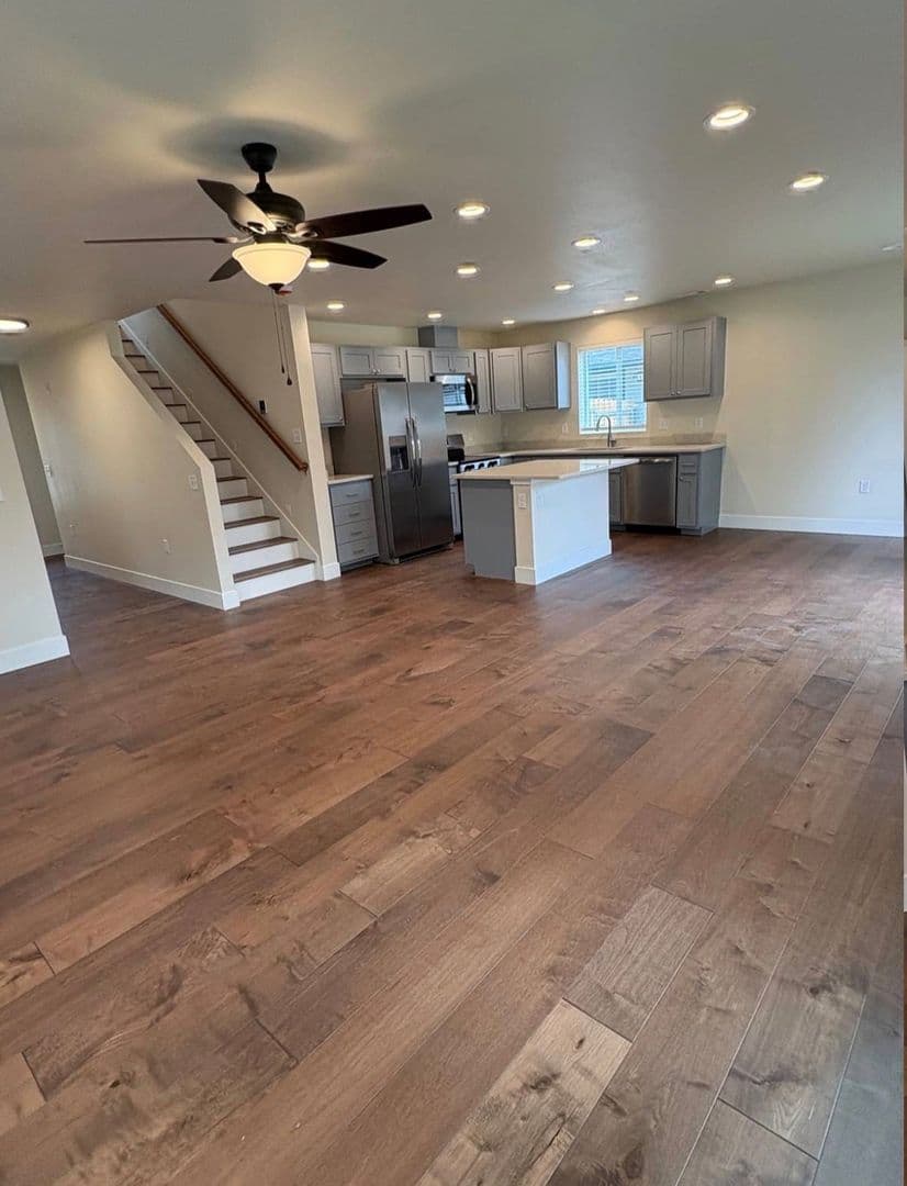 Eagle Point Multiplex: 613 St Thomas Lane