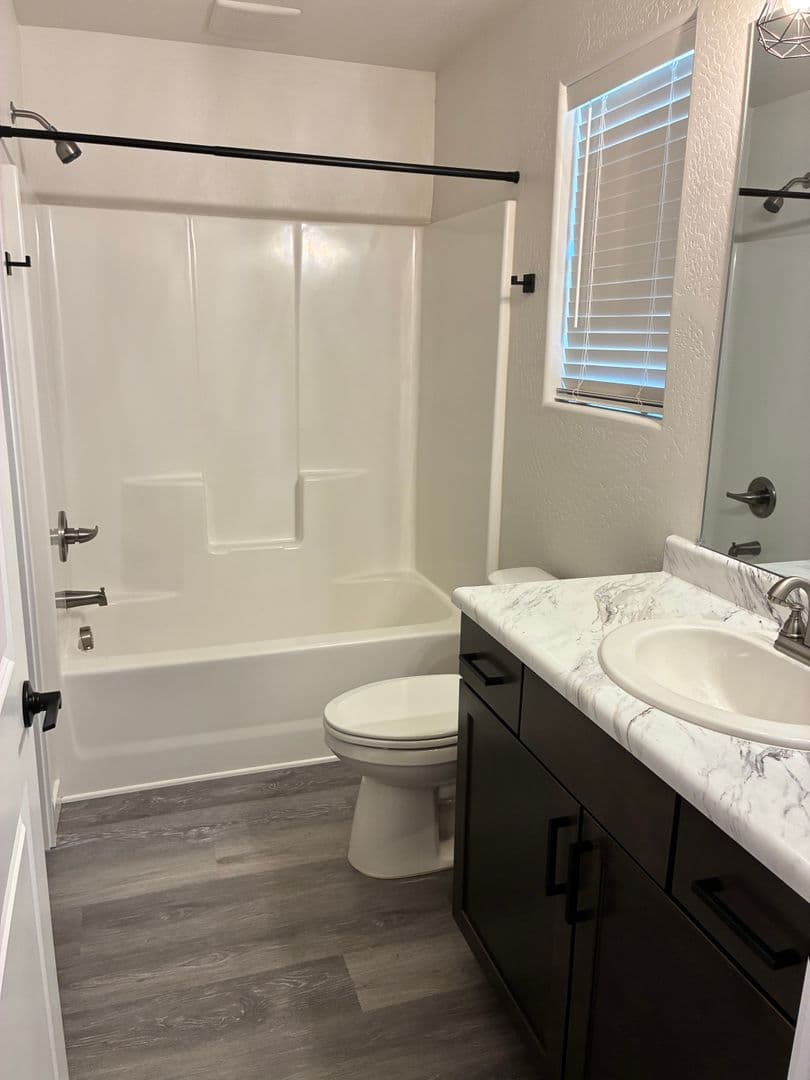 Medford Apartment: 1989 Sky Park Dr