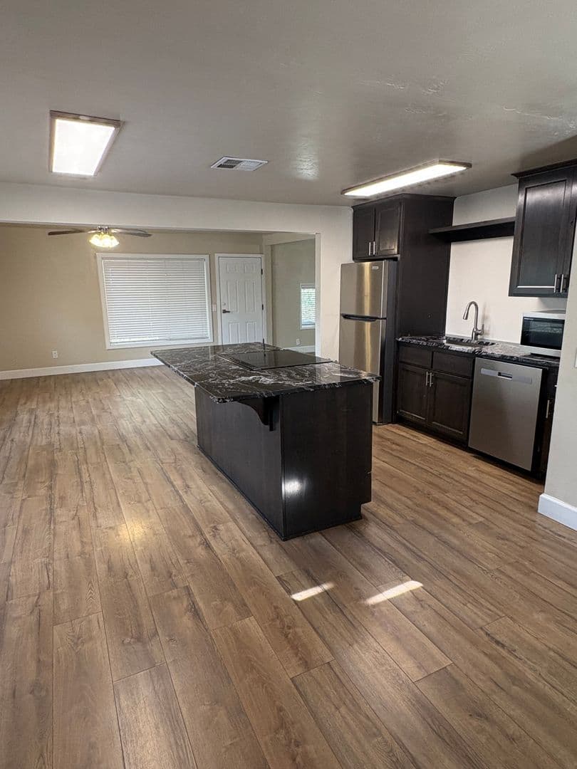 Medford Apartment: 3121 Table Rock Rd
